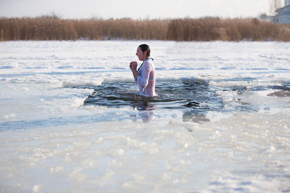 Inmersión en agua fría: el auge de la nueva terapia