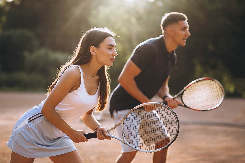 Cuáles son las Lesiones de Tenis Más Comunes y Cómo Evitarlas