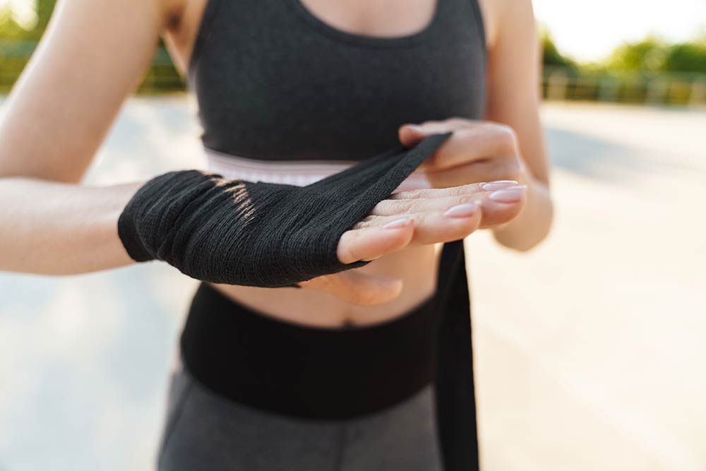 Cómo tratar un dedo torcido