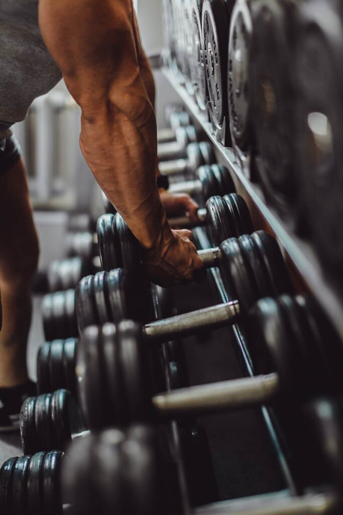 El entrenamiento de fuerza triunfa sobre el cardio para perder grasa