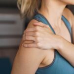 Tendinitis del tríceps: el codo del levantador de pesas