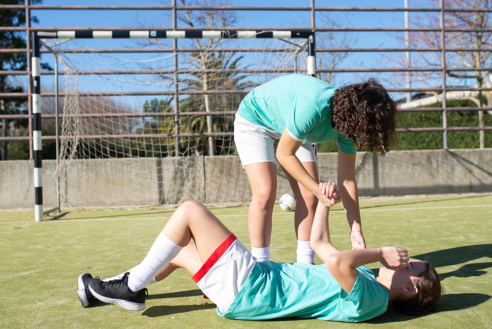 Lesiones deportivas en deportistas jóvenes y cómo prevenirlas