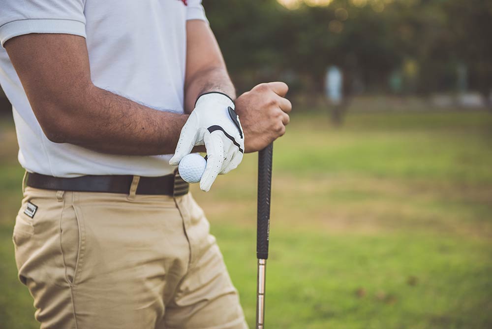 7 estiramientos esenciales para aliviar el codo de golfista